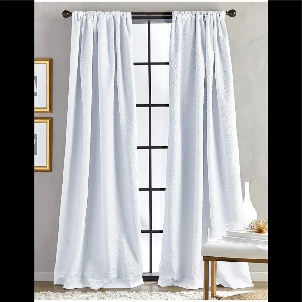 Single floral detail curtain panel 50x84